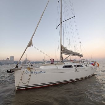 Hanse 325 Yacht - Sailing at Gateway of India, Mumbai