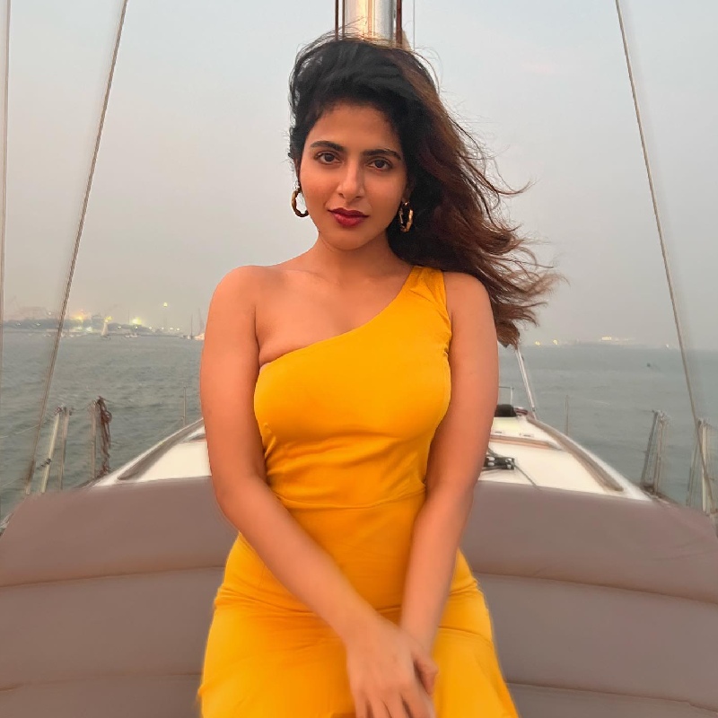 Iswarya Menon Yacht Sailing in Mumbai with Leisurekart
