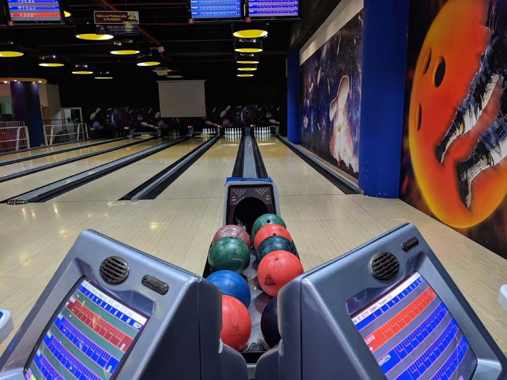 Bowling at Amoeba, Mantri Mall, Malleshwaram
