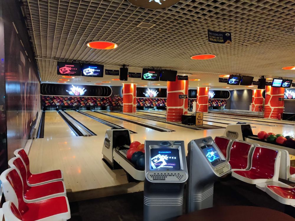 Bowling in Bangalore, Amoeba Sports Bar, Park Square Mall, Whitefield