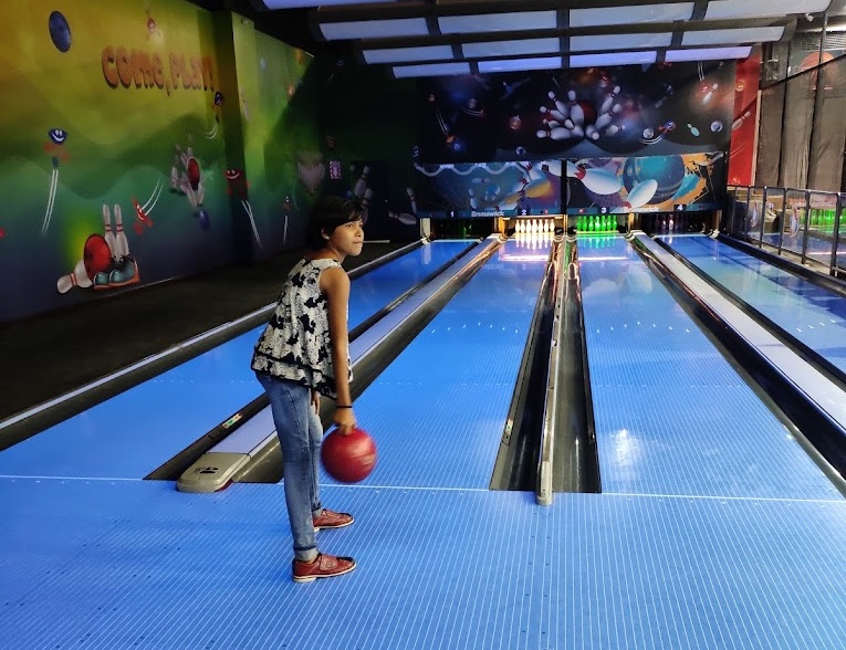 Bowling in Mumbai at Fun City, Viviana Mall, Thane