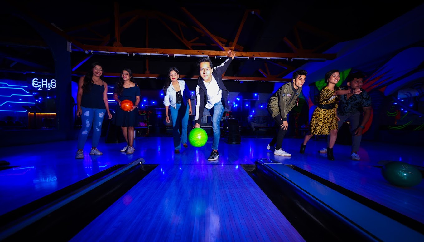 Bowling in Mumbai at Smaaash, Korum Mall, Thane