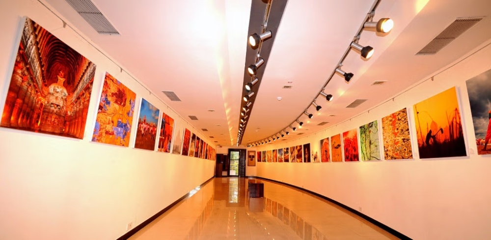 Places to visit in Mumbai, Jehangir Art Gallery, Kala Ghoda