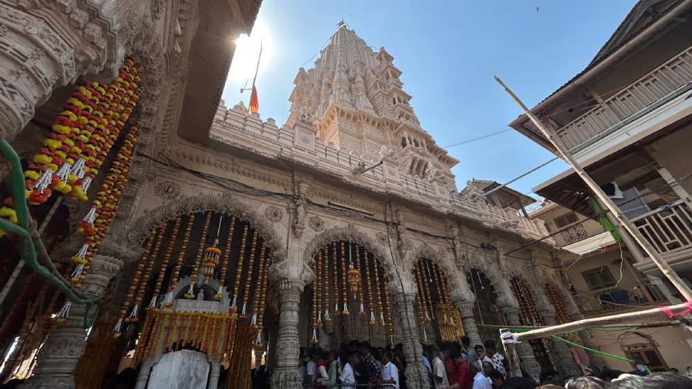 Places to visit in Mumbai, Shree Babulnath Mandir, Gamdevi