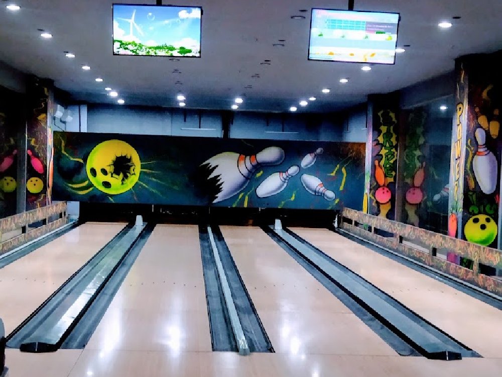 Bowling in Ahmedabad, Funworld Games and Adventure, Arved Transcube Plaza, NR. RTO Circel