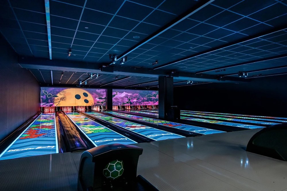 Bowling in Surat, Bowling Planet, Piplod