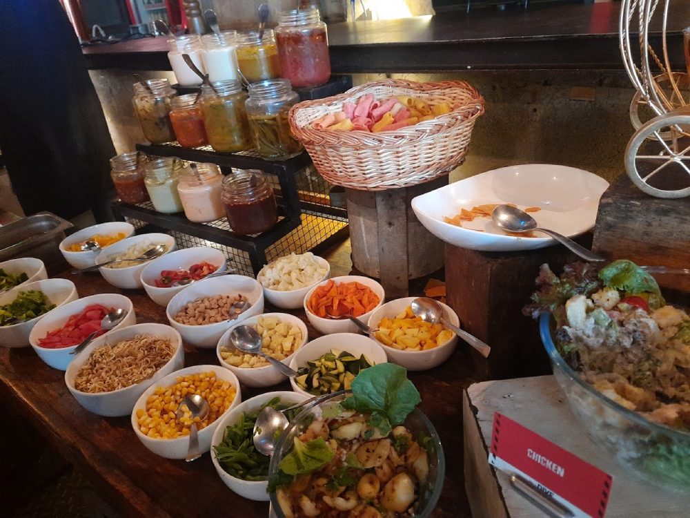 Buffet in Mumbai, BKC Dive, QFund, Santacruz East