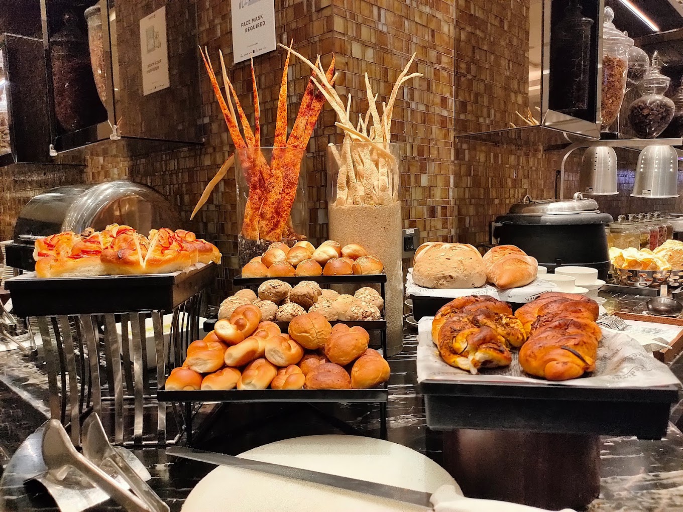 Buffet in Mumbai, Gallery Cafe, Radisson, Andheri East