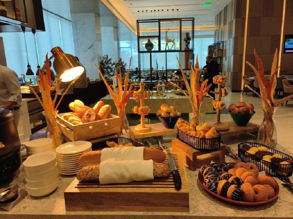 Buffet in Mumbai, Mado Mado, Fairfield By Marriott, Andheri East