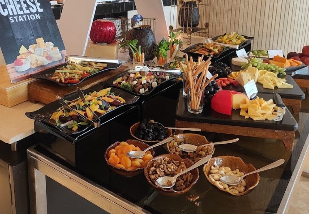 Buffet in Mumbai, Momo Cafe, Courtyard By Marriott, Andheri East
