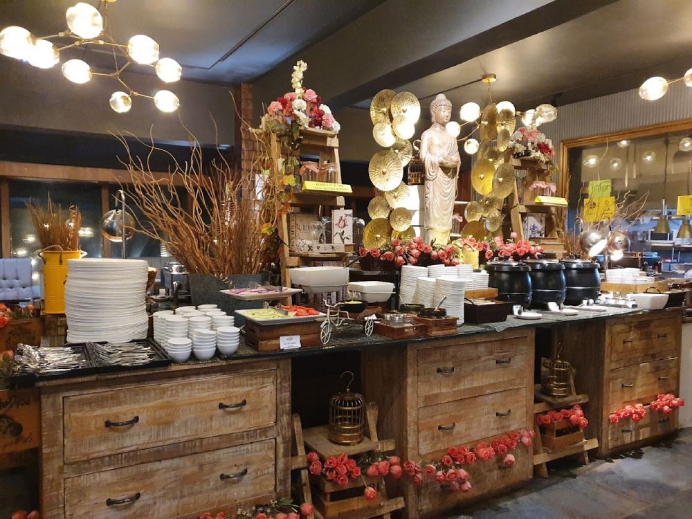 Buffet in Surat, Richie Rich, Golden Square Complex, Parle Point Athwa