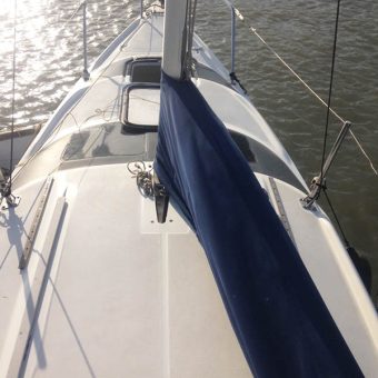 MacGregor 26 Sailboat Mumbai Exteriors 6