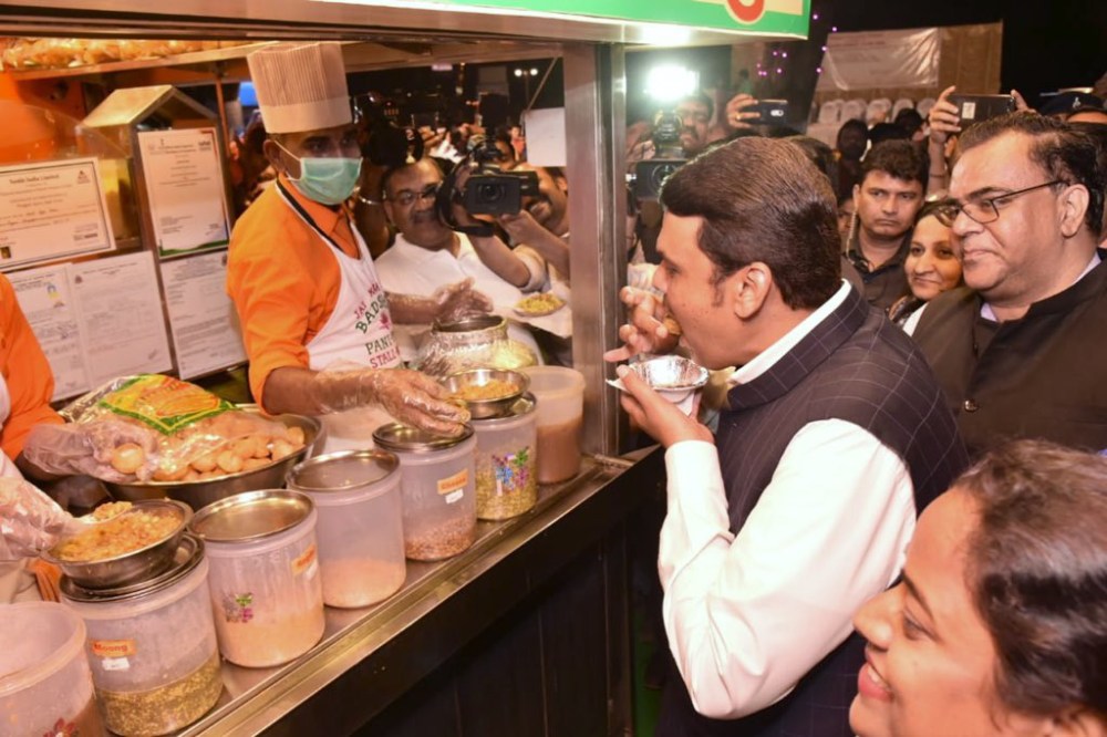 Best street food places in Mumbai, Girgaon Chowpatty