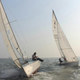 Sailing at Gateway of India, Mumbai (J24 Class Sailboat)