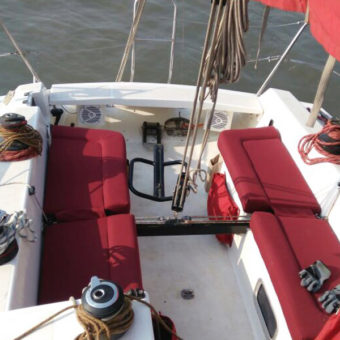 X 372 Yacht Mumbai Gateway of India