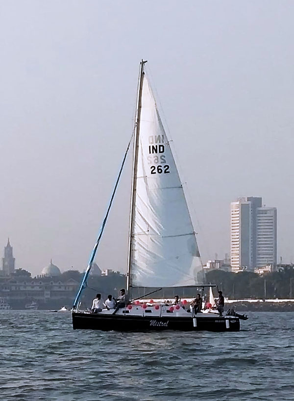 yacht price in gateway of india