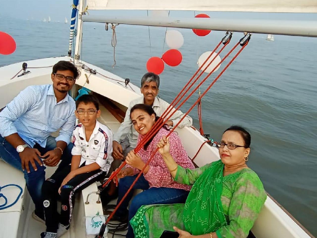 Sailing at Gateway of India
