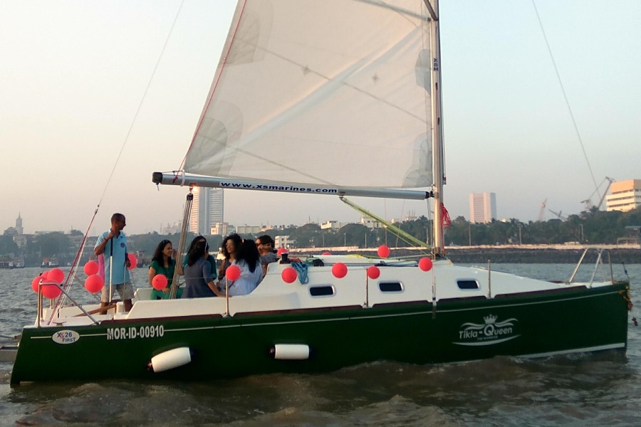 Yacht Sailing in Mumbai at Gateway of India. XS 26 Yacht.
