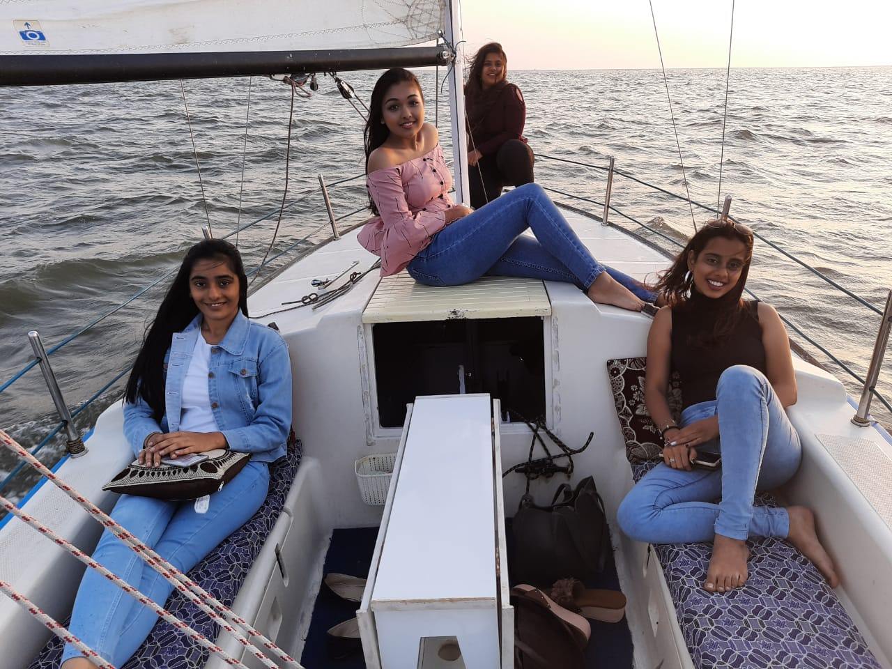 Yacht Sailing in Mumbai at Gateway of India