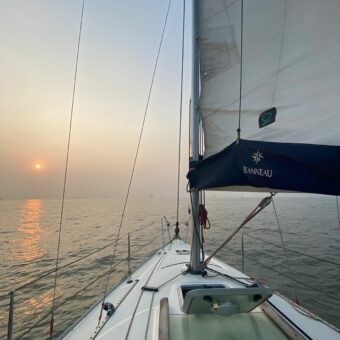 Rajas Kothare's Review for Sailing at Gateway of India, Mumbai (Jeanneau 29 Yacht)