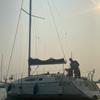 Rajas Kothare's Review for Sailing at Gateway of India, Mumbai (Jeanneau 29 Yacht)