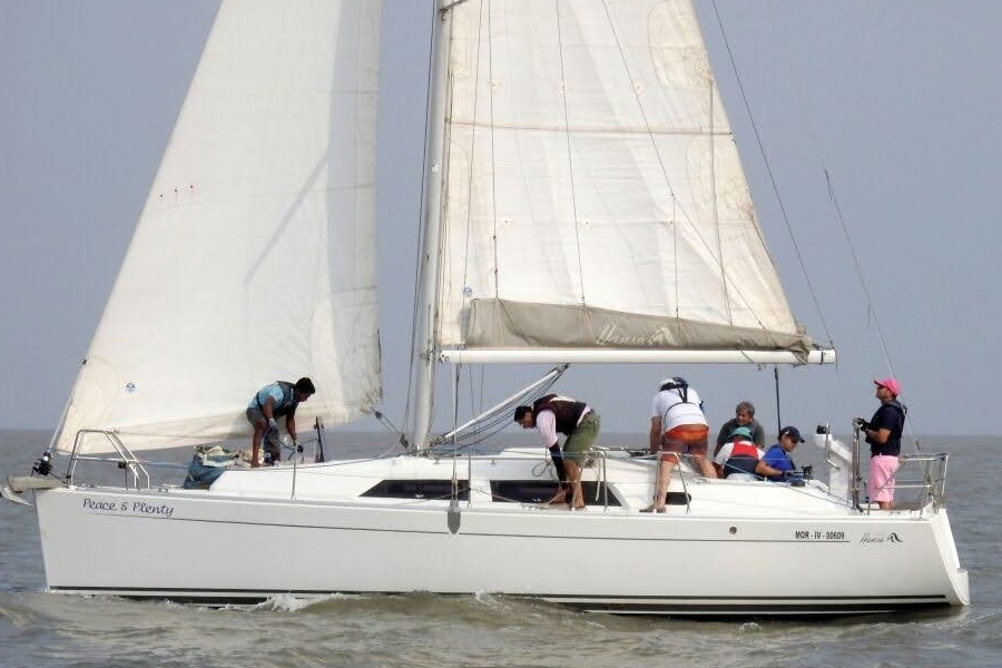 Hanse 325 Yacht - Sailing at Gateway of India, Mumbai