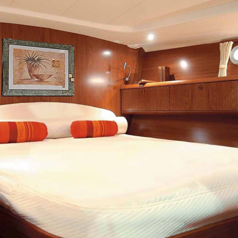 Jeanneau 54 DS Sail Yacht Charter In Mumbai